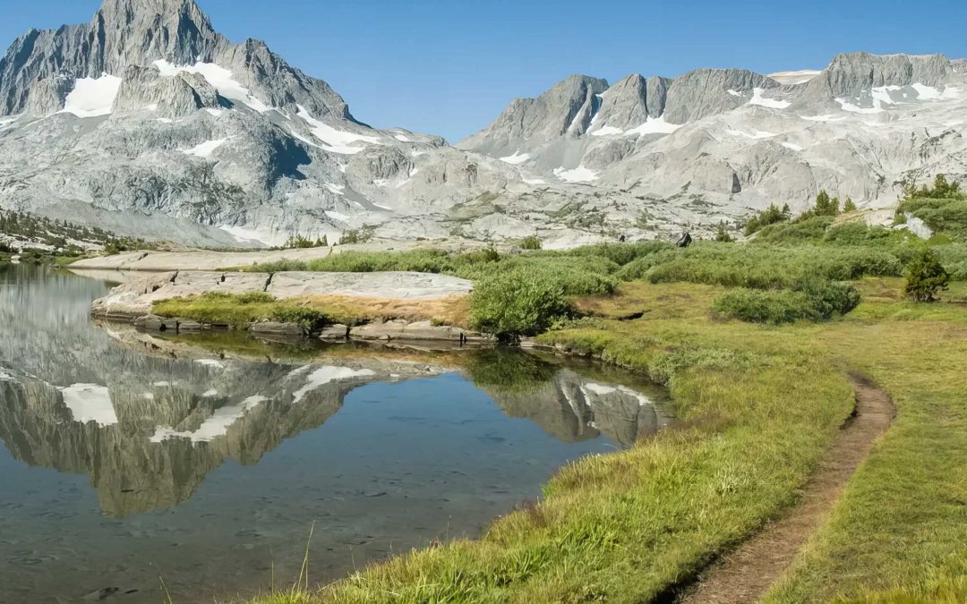 image of mountain range on the John Muir trail